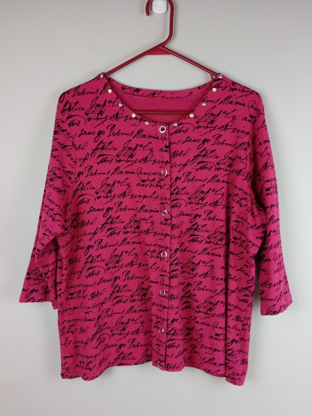 Onque Women XL Pink Black Calligraphy Writing 3/4 Sleeve Snap Front Blouse